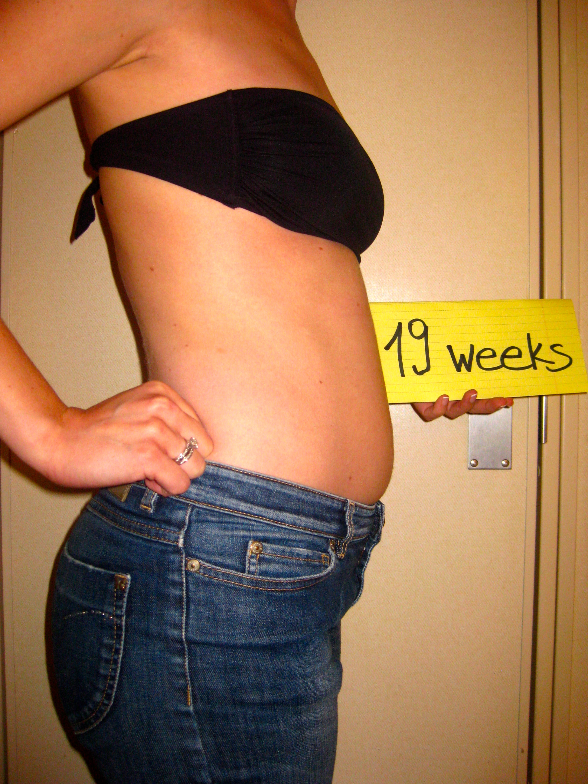 16 Weeks Pregnant Baby Kicking