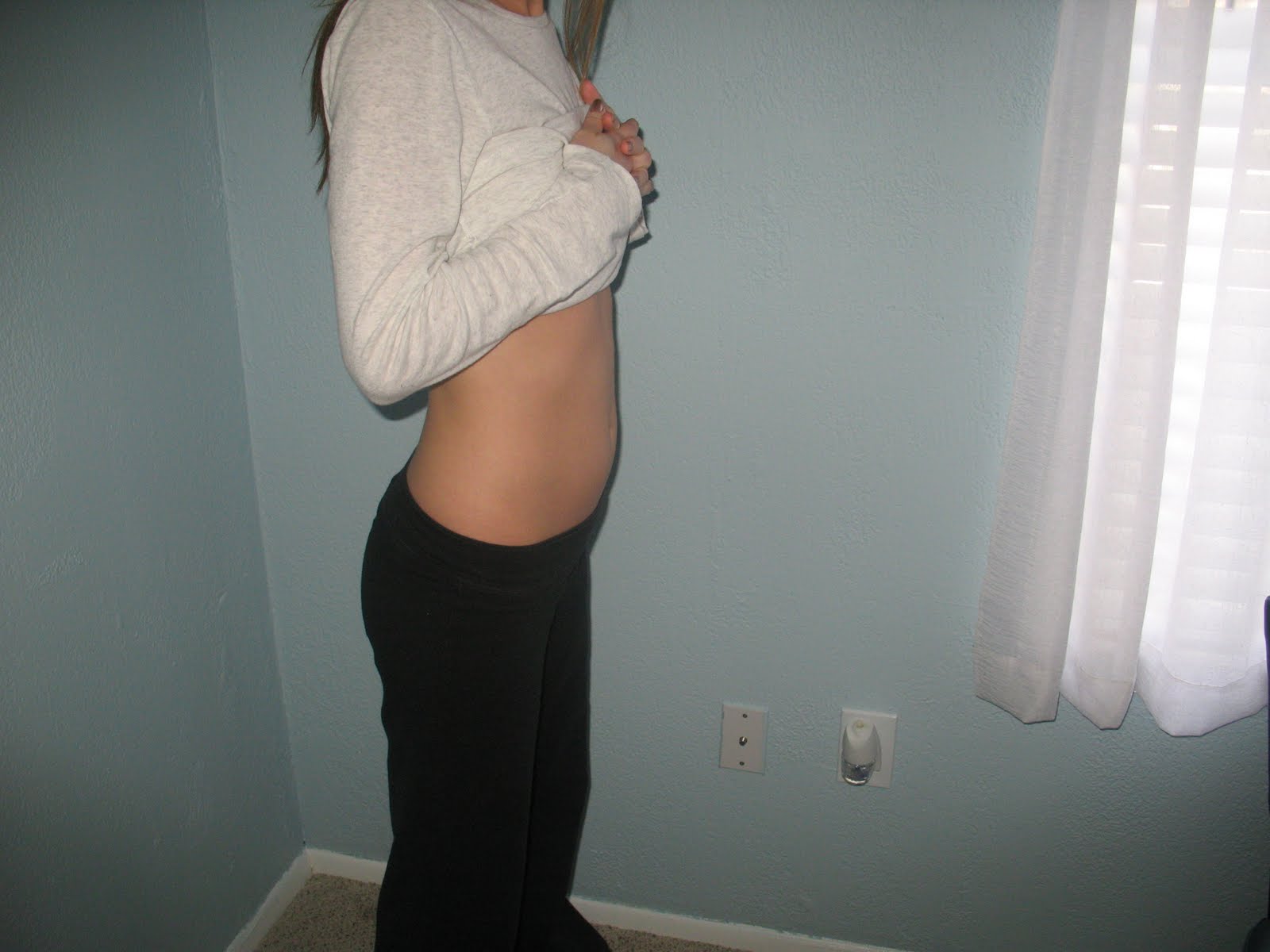 16 Weeks Pregnant Belly Photos