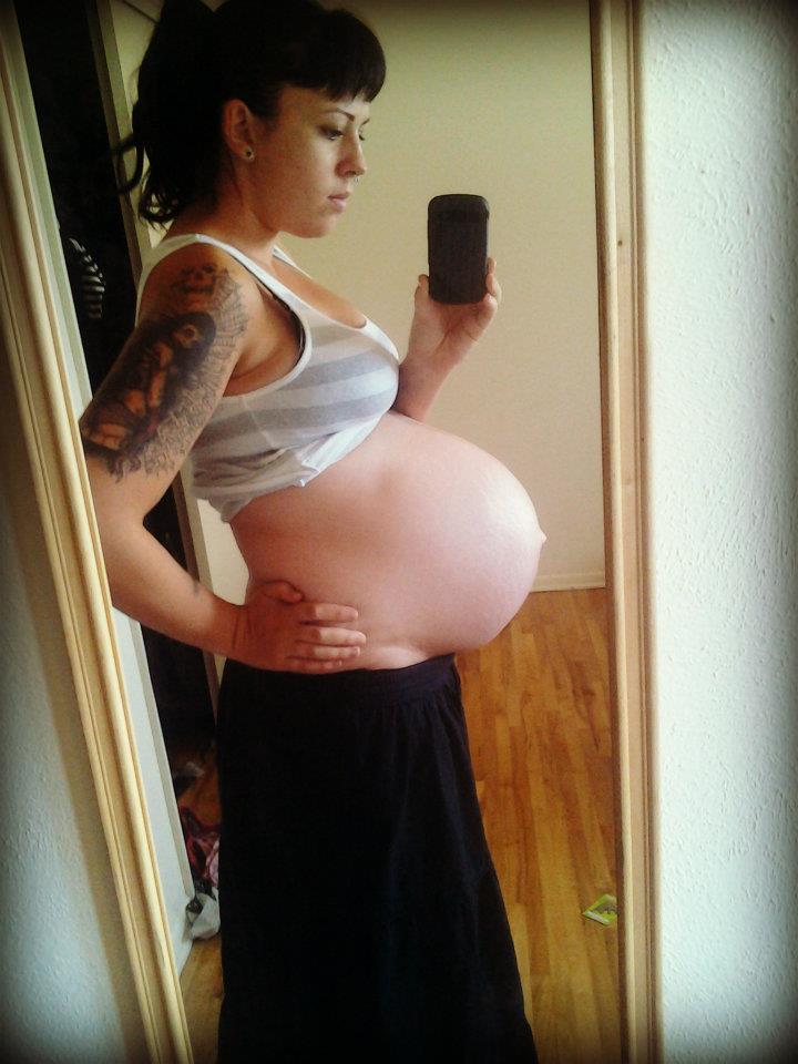 16 Weeks Pregnant Belly Photos