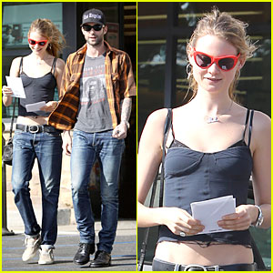 Adam Levine Girlfriend 2009