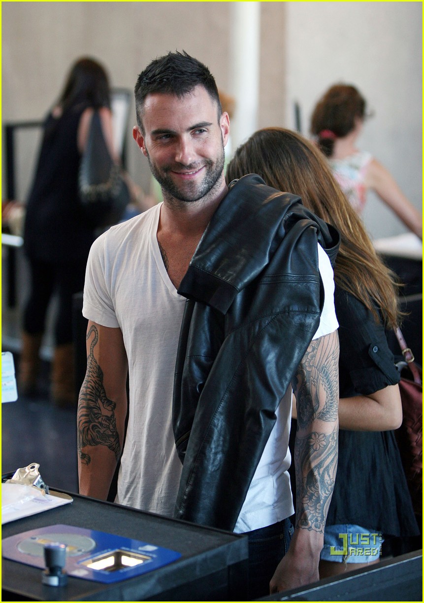 Adam Levine Girlfriend 2009