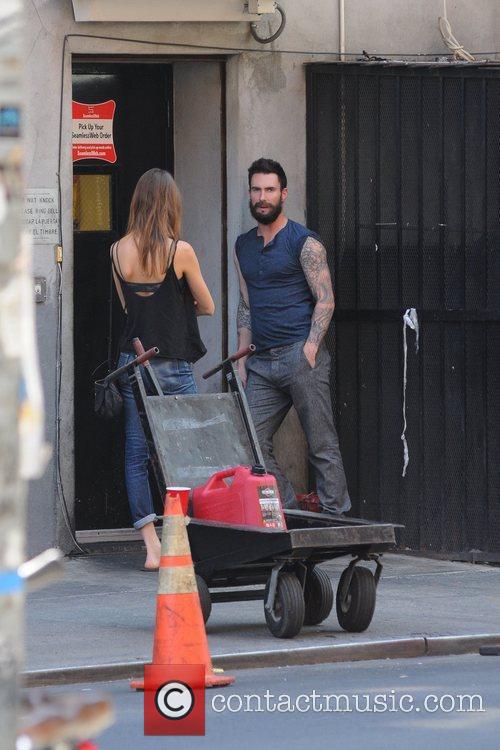 Adam Levine Girlfriend 2013 Behati