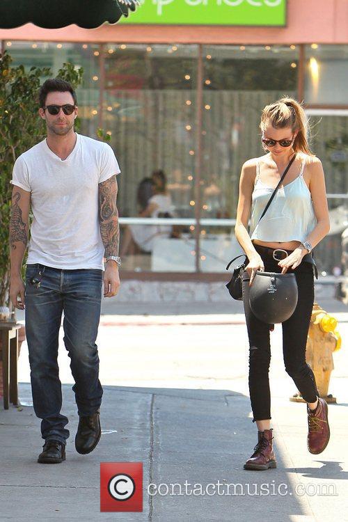 Adam Levine Girlfriend 2013 Behati