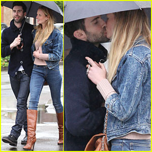 Adam Levine Maroon 5 Girlfriend