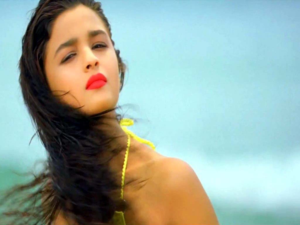 Alia Bhatt In Bikini In Student Of The Year