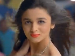 Alia Bhatt Kiss In Student Of The Year