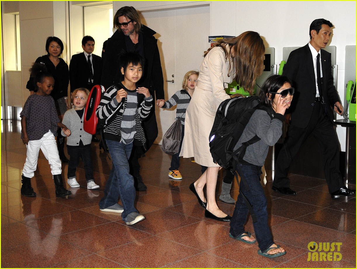 Angelina Jolie And Brad Pitt Family Pictures 2011