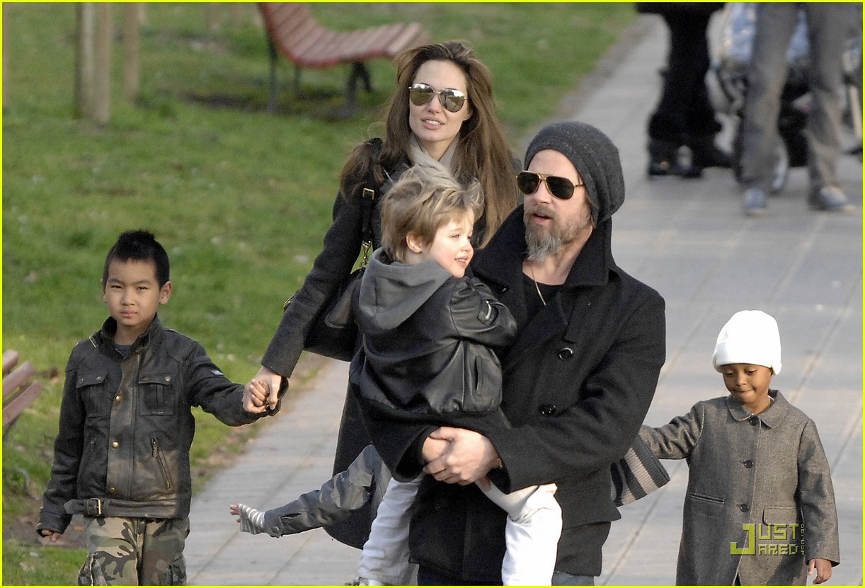 Angelina Jolie And Brad Pitt Family Pictures