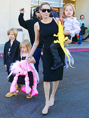 Angelina Jolie And Brad Pitt Kids Photos