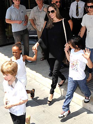 Angelina Jolie And Brad Pitt Kids Photos