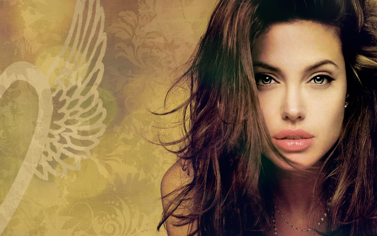 Angelina Jolie Wallpaper 2009