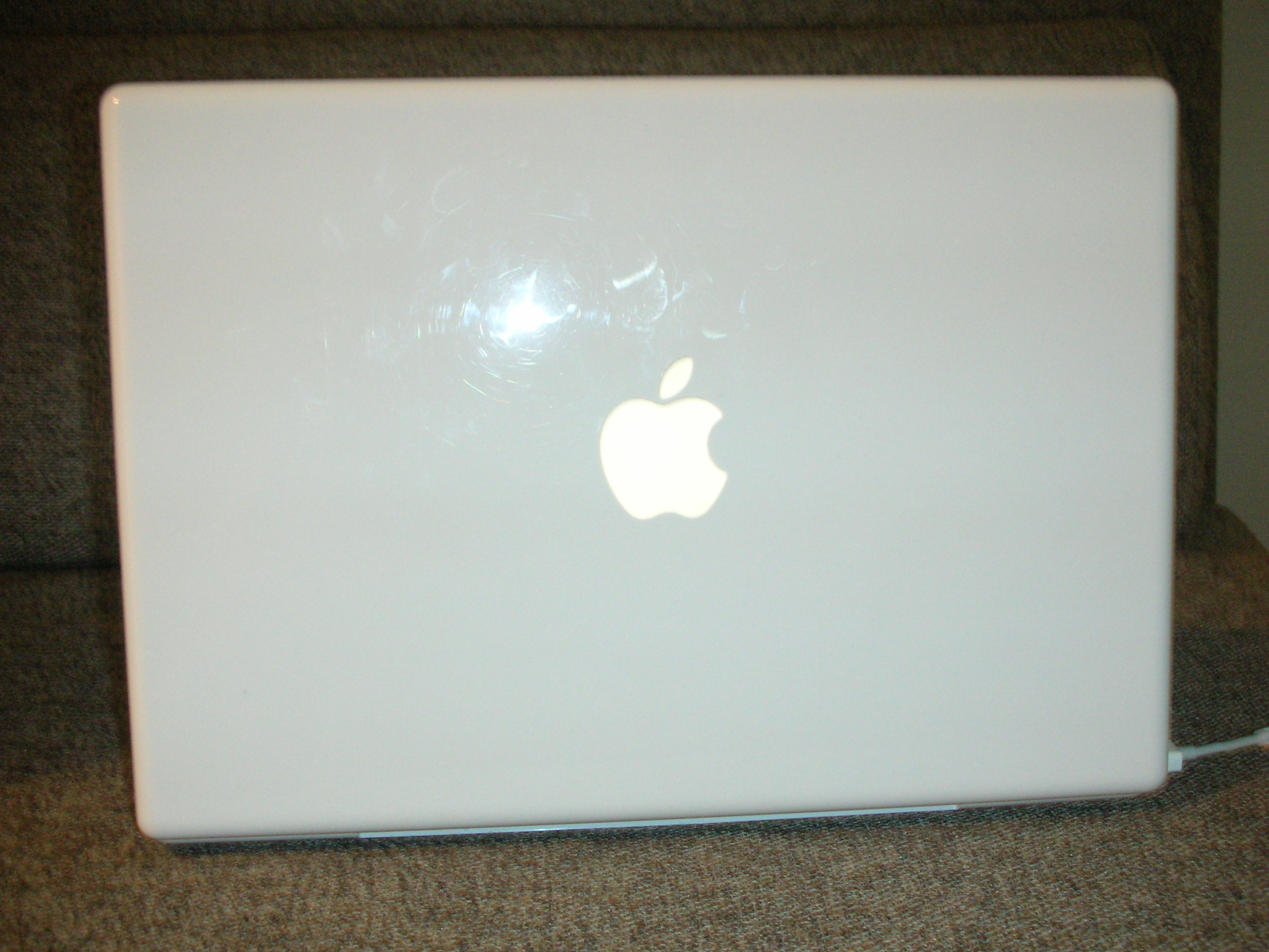 Apple Laptop White