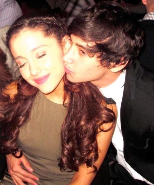 Ariana Grande Boyfriend Kissing