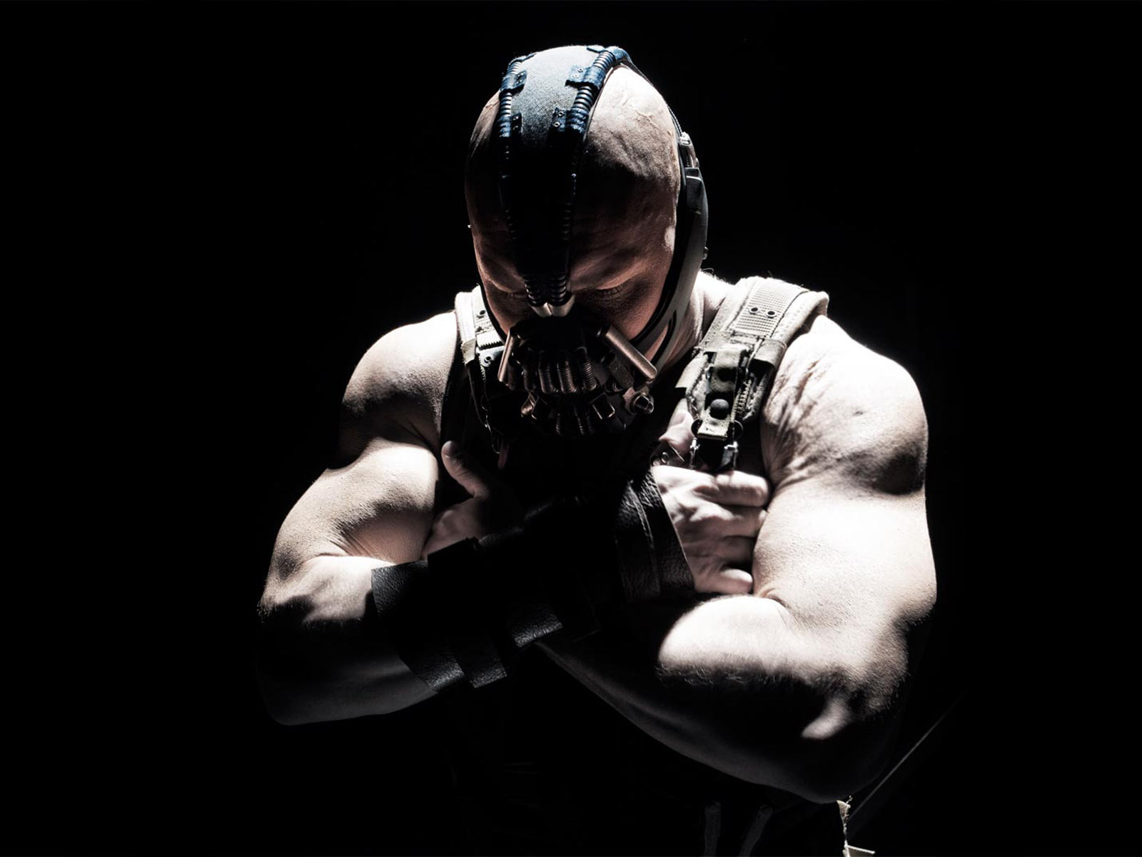 Bane Without Mask Deleted Scene