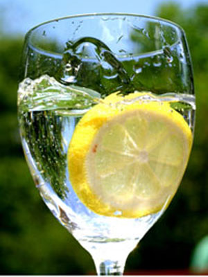 Benefits Of Water With Lemon Slice