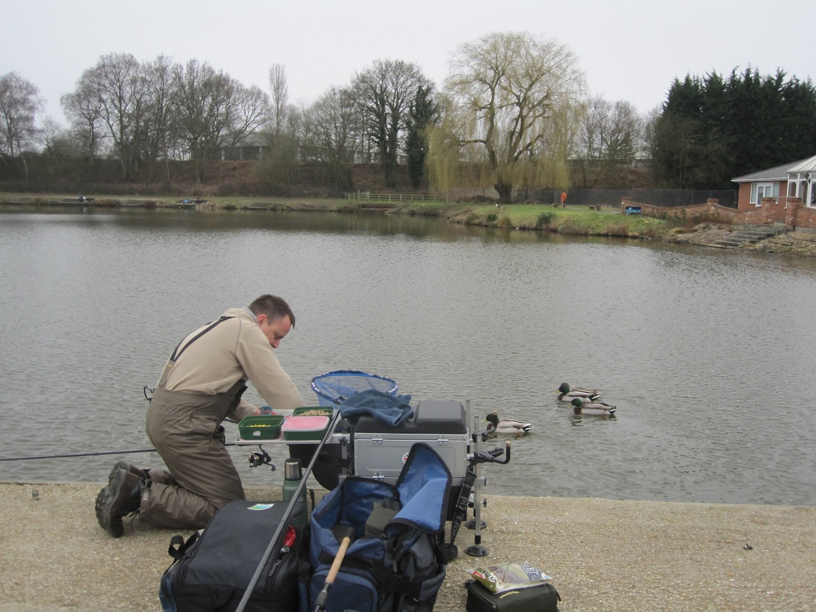 Cage Feeder Fishing Setup