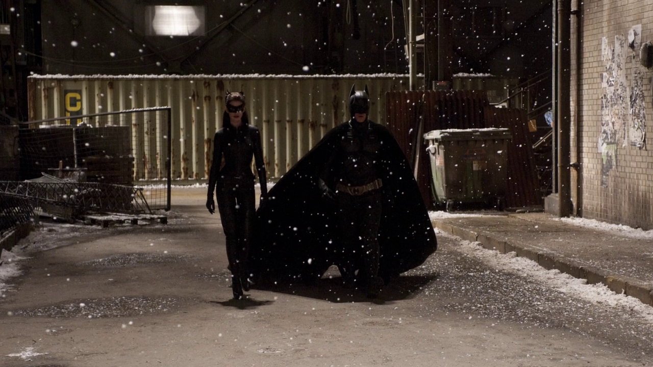 Catwoman And Batman Kiss Dark Knight Rises