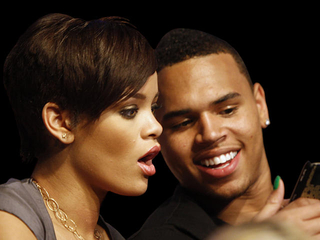 Chris Brown And Rihanna Kissing In Bed