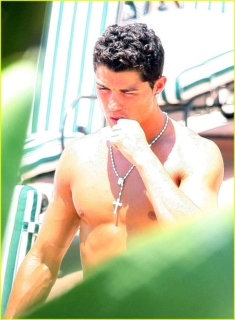 Cristiano Ronaldo 2013 Shirtless