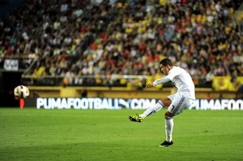 Cristiano Ronaldo Real Madrid Free Kick Wallpaper