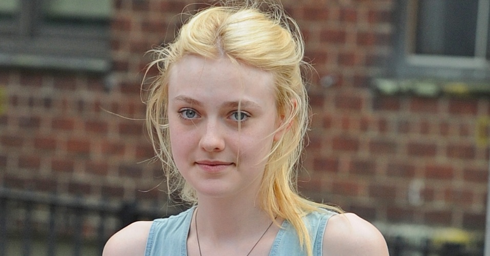 Dakota Fanning Very Good Girls Pictures