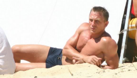 Daniel Craig Shirtless