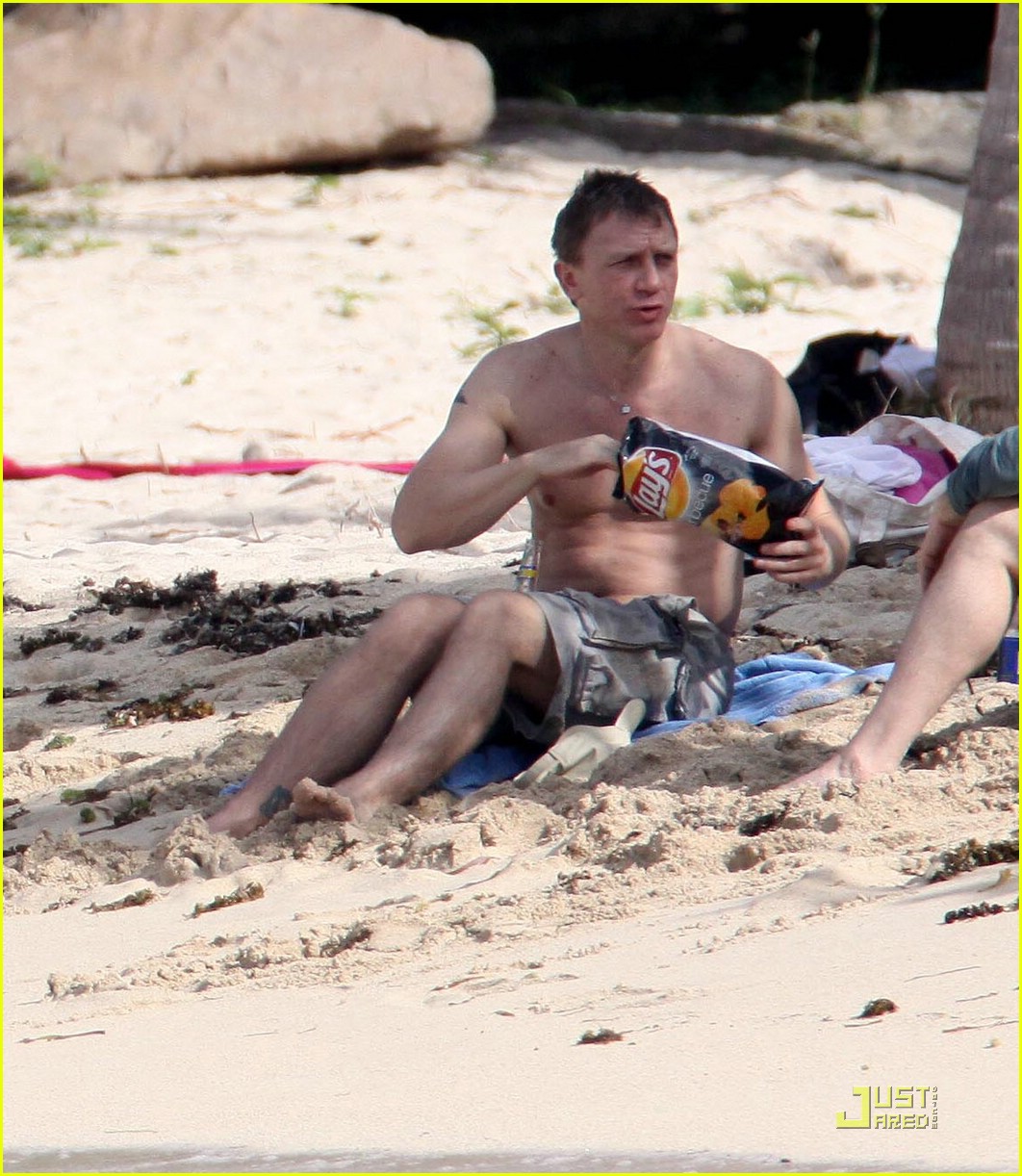 Daniel Craig Shirtless Tomb Raider