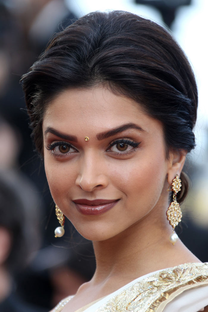 Deepika Padukone Hot Images Wallpapers