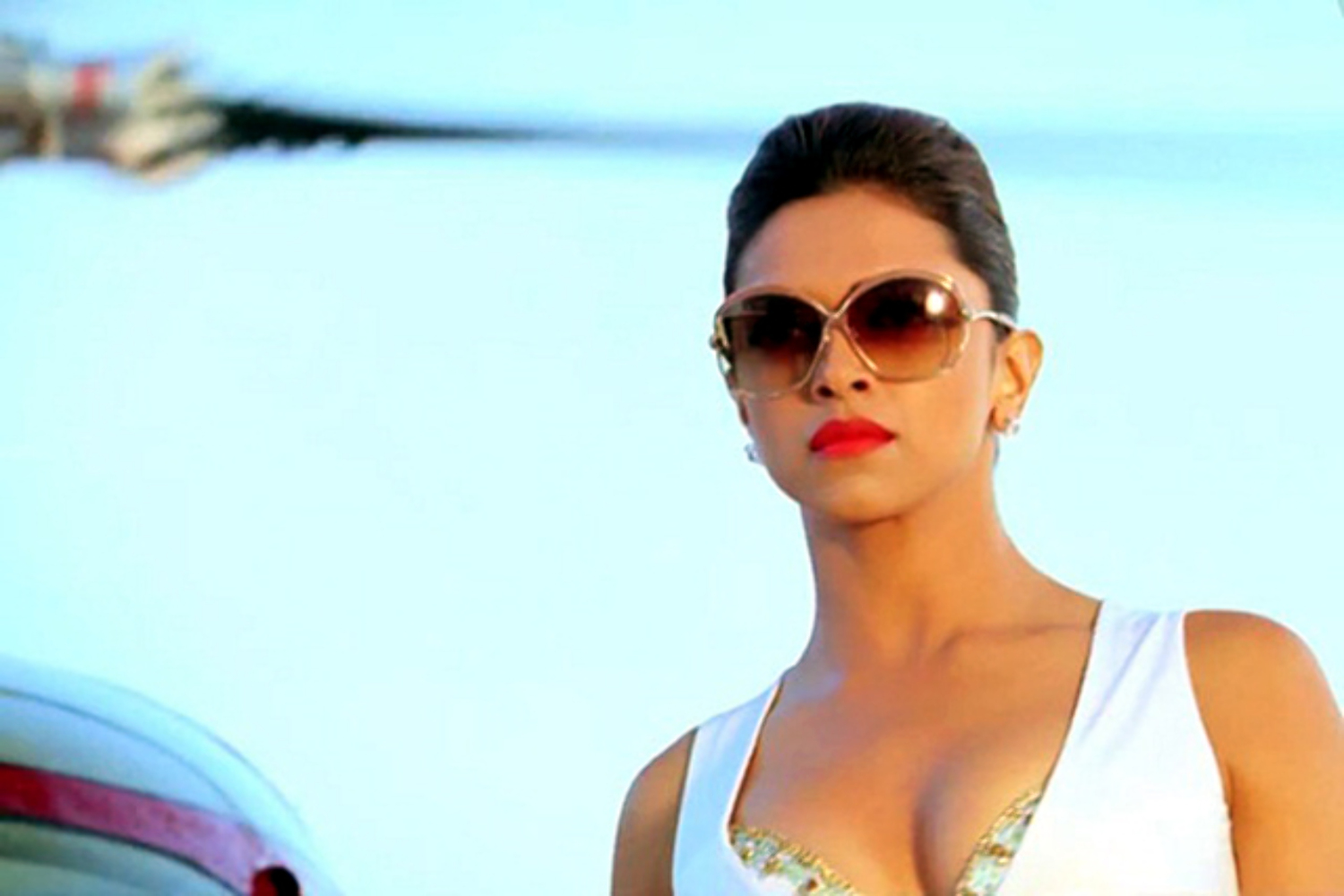 Deepika Padukone Hot In Race 2 Song