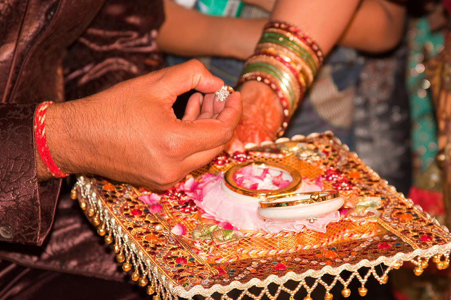 Engagement Rings Gold On Hand