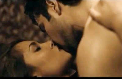 Esha Gupta Hot Kiss Photo