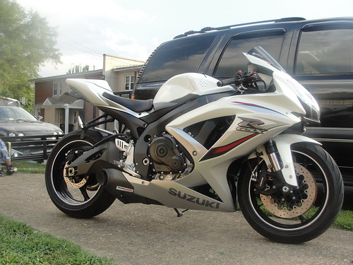 Gsxr 600 K8 White