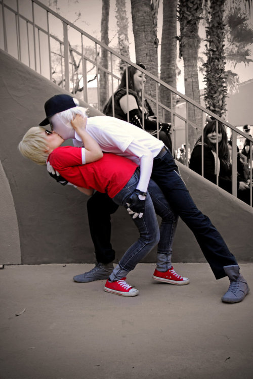 Homestuck Cosplayers Making Out