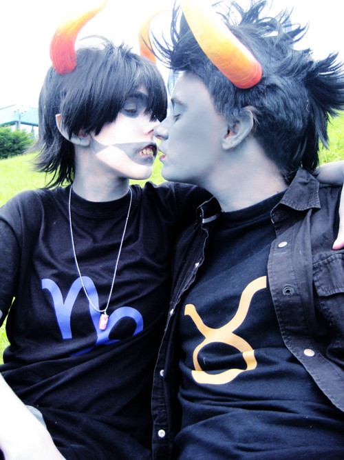 Homestuck Cosplayers Making Out