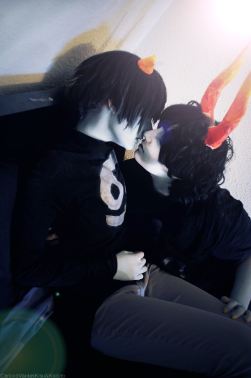 Homestuck Cosplayers Making Out