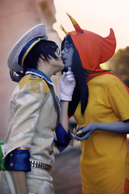 Homestuck Cosplayers Making Out