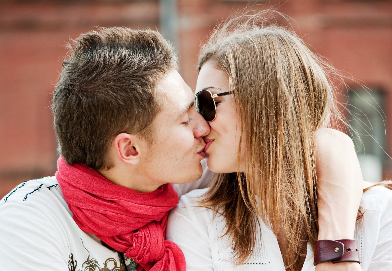 Images Of Love Couples Kissing