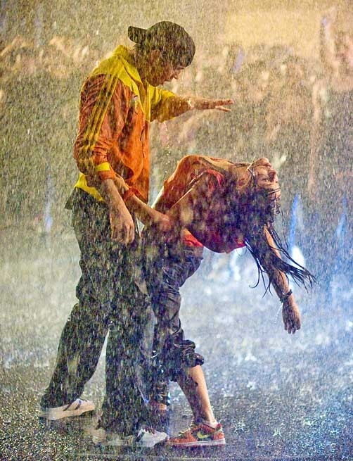 Images Of Lovers In Rain