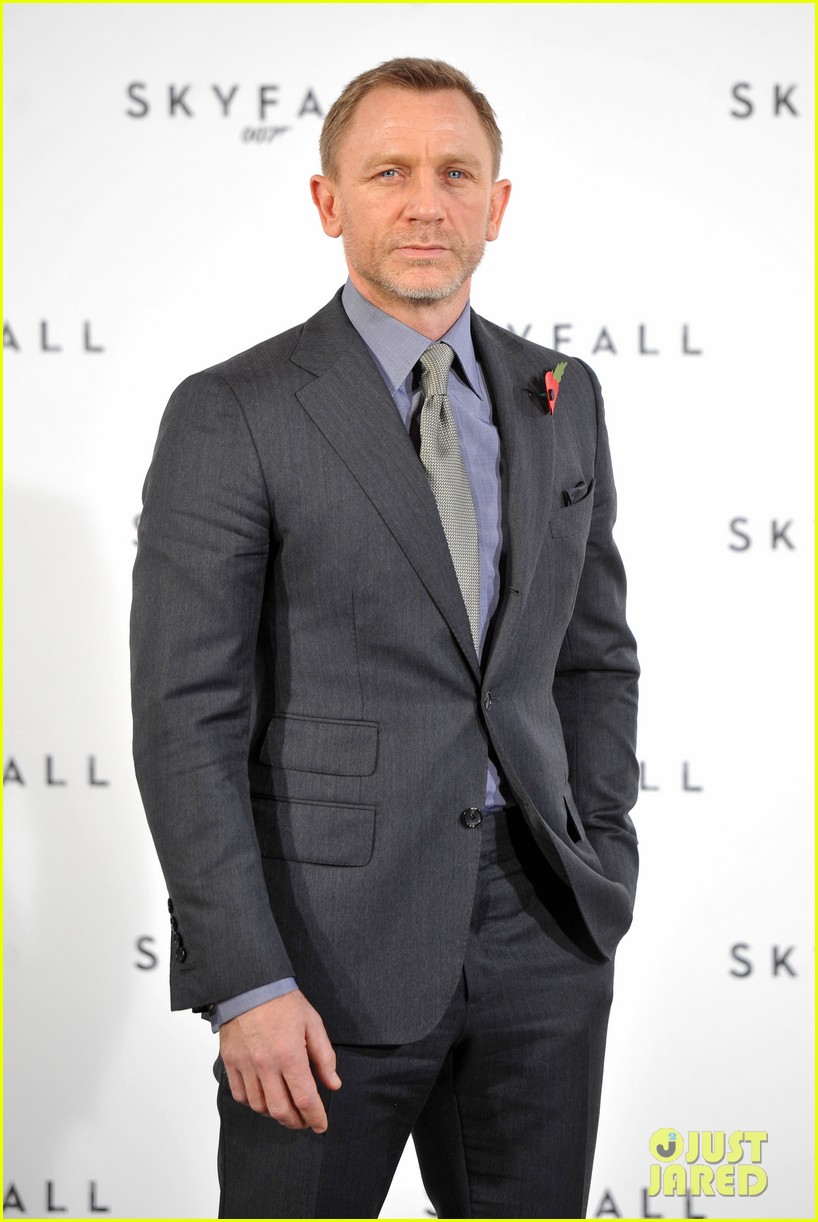 James Bond Daniel Craig Suit Skyfall