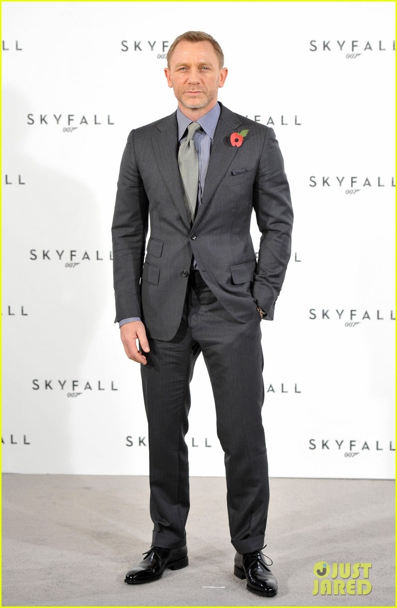 James Bond Daniel Craig Suit Skyfall