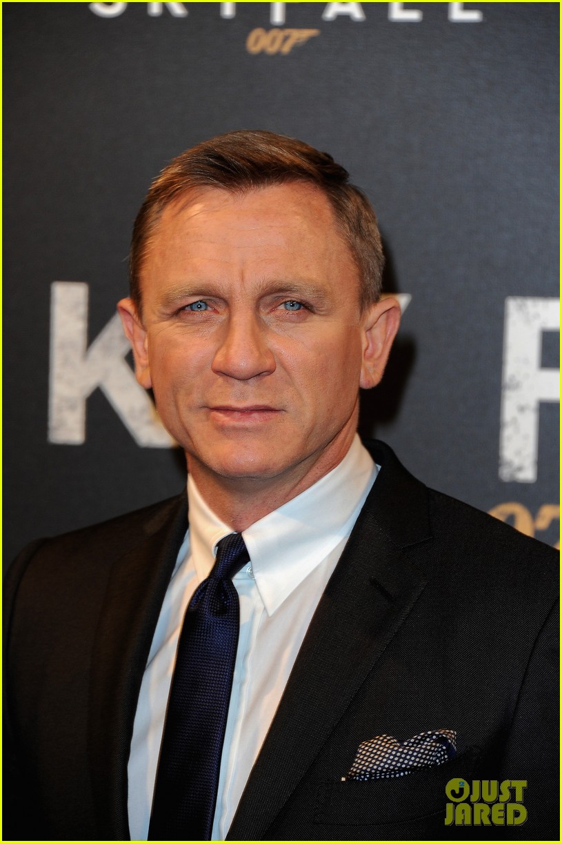 James Bond Daniel Craig Suit Skyfall