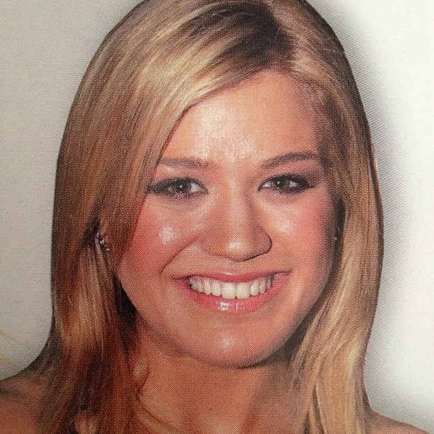 Kelly Clarkson Hair Blonde