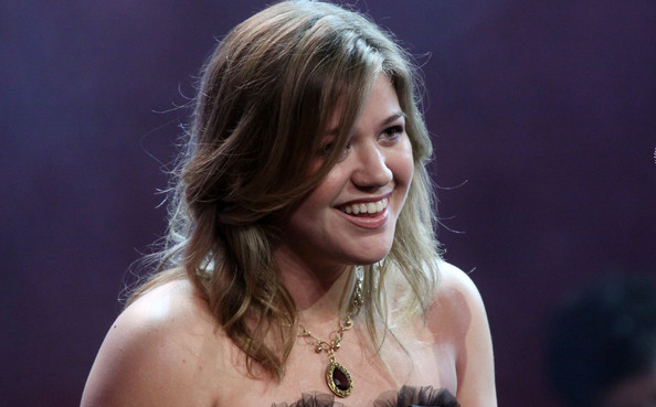 Kelly Clarkson Haircut 2012