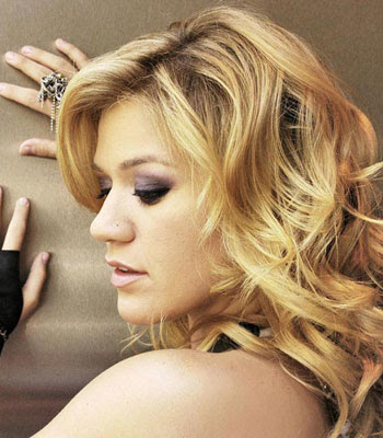 Kelly Clarkson Hairstyles