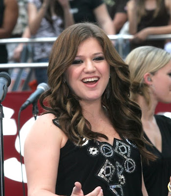 Kelly Clarkson Hairstyles With Bangs