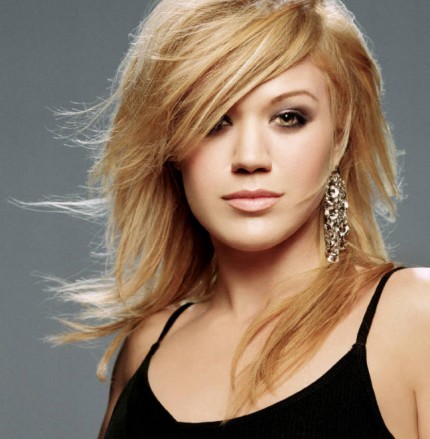 Kelly Clarkson Hairstyles With Bangs