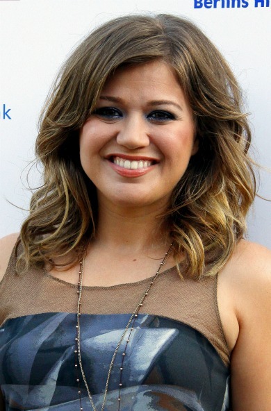 Kelly Clarkson Hairstyles With Bangs