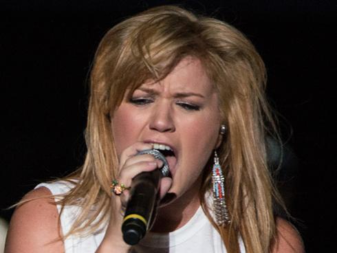 Kelly Clarkson Hot 2012