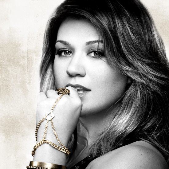 Kelly Clarkson Hot Pics