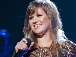 Kelly Clarkson Stronger Live Snl